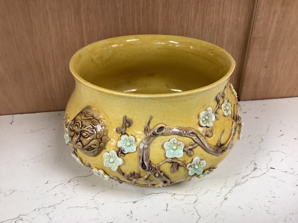 A Chinese yellow glazed censer, 7.5cm high